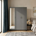 Moderner 3-türiger Kleiderschrank mit Ganzkörperspiegel für das Schlafzimmer